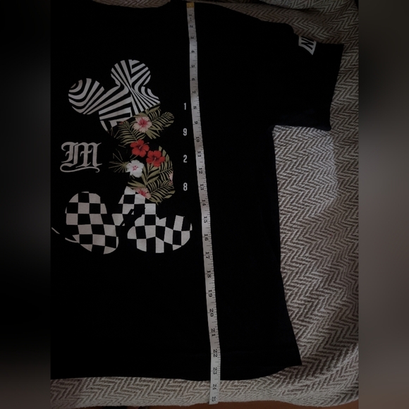 Neff Black Graphic Kids T-Shirt with Floral Design NwoT - Picture 9 of 9